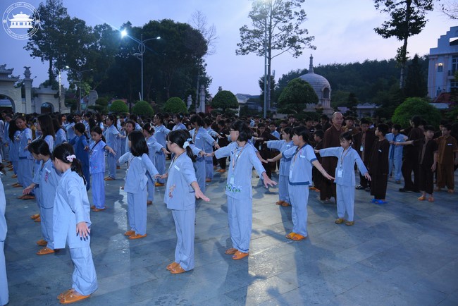 Starting the Temporary Ordination Retreat for Children in Summer with the theme Sowing compassion seeds