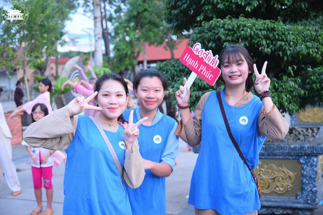 Starting the Temporary Ordination Retreat for Children in Summer with the theme Sowing compassion seeds