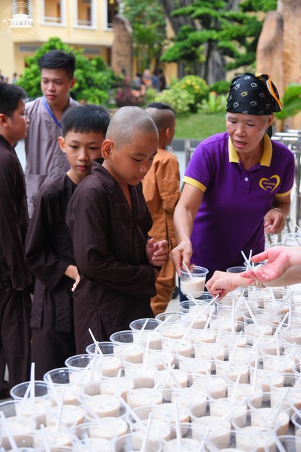 Starting the Temporary Ordination Retreat for Children in Summer with the theme Sowing compassion seeds