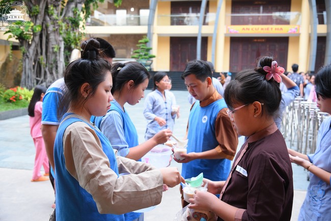 Starting the Temporary Ordination Retreat for Children in Summer with the theme Sowing compassion seeds