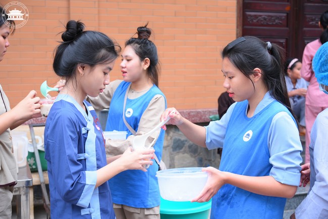 Starting the Temporary Ordination Retreat for Children in Summer with the theme Sowing compassion seeds