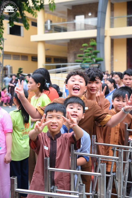 Starting the Temporary Ordination Retreat for Children in Summer with the theme Sowing compassion seeds