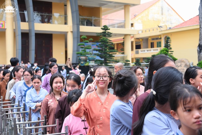 Starting the Temporary Ordination Retreat for Children in Summer with the theme Sowing compassion seeds