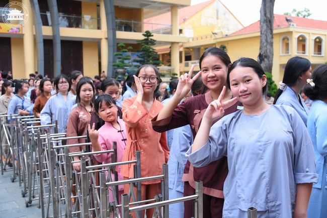 Starting the Temporary Ordination Retreat for Children in Summer with the theme Sowing compassion seeds