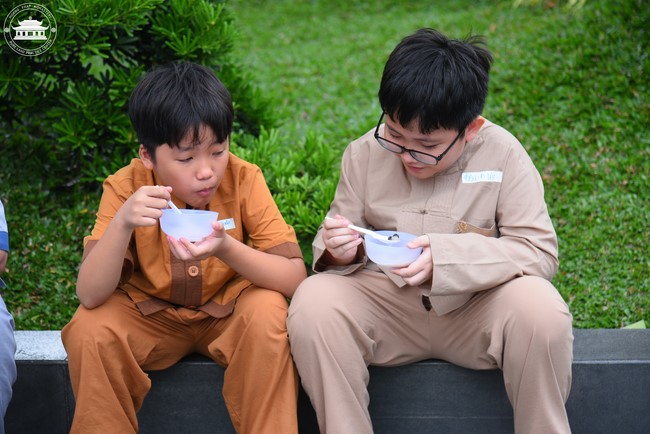 Starting the Temporary Ordination Retreat for Children in Summer with the theme Sowing compassion seeds