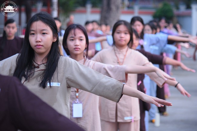 Starting the Temporary Ordination Retreat for Children in Summer with the theme Sowing compassion seeds