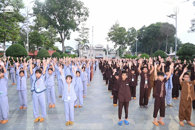 Starting the Temporary Ordination Retreat for Children in Summer with the theme Sowing compassion seeds