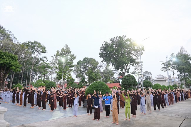 Starting the Temporary Ordination Retreat for Children in Summer with the theme Sowing compassion seeds