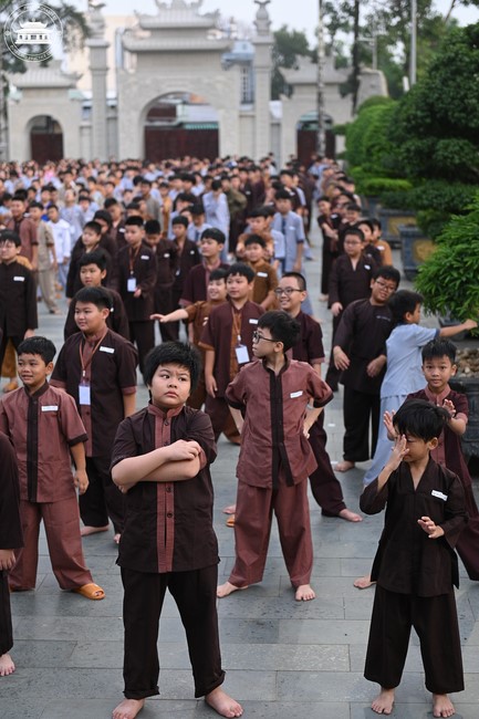 Starting the Temporary Ordination Retreat for Children in Summer with the theme Sowing compassion seeds