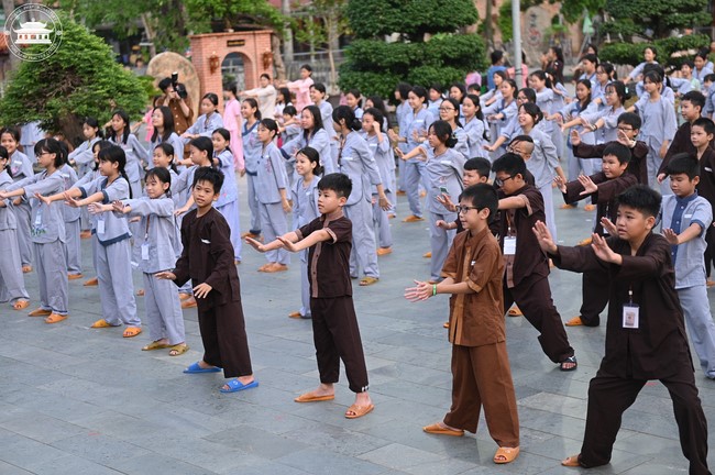 Starting the Temporary Ordination Retreat for Children in Summer with the theme Sowing compassion seeds