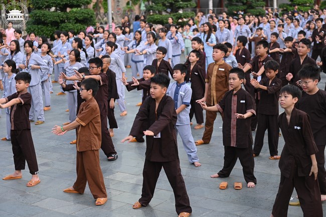 Starting the Temporary Ordination Retreat for Children in Summer with the theme Sowing compassion seeds