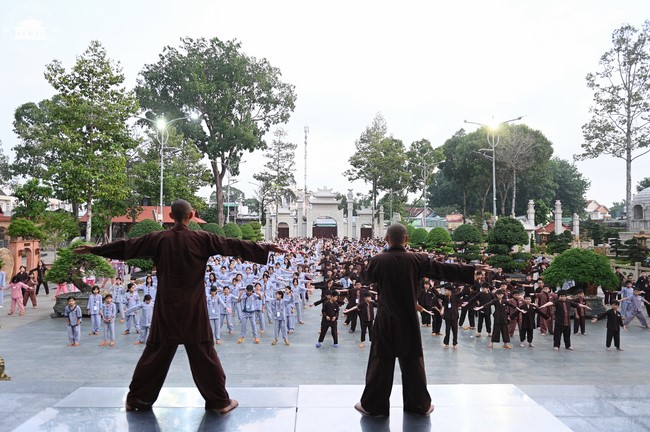 Starting the Temporary Ordination Retreat for Children in Summer with the theme Sowing compassion seeds