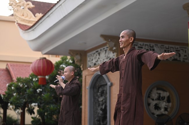 Starting the Temporary Ordination Retreat for Children in Summer with the theme Sowing compassion seeds