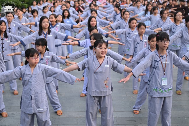 Starting the Temporary Ordination Retreat for Children in Summer with the theme Sowing compassion seeds