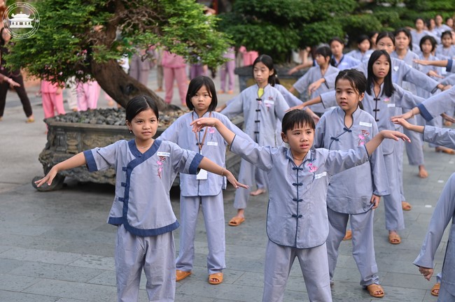 Starting the Temporary Ordination Retreat for Children in Summer with the theme Sowing compassion seeds