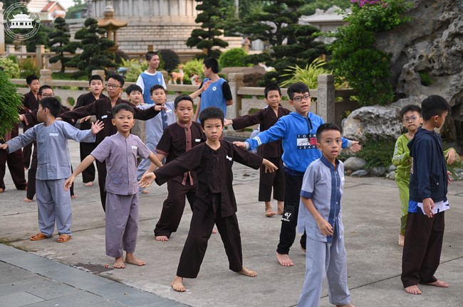 Starting the Temporary Ordination Retreat for Children in Summer with the theme Sowing compassion seeds