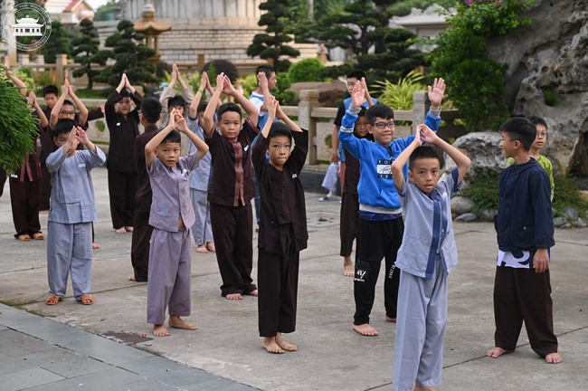 Starting the Temporary Ordination Retreat for Children in Summer with the theme Sowing compassion seeds