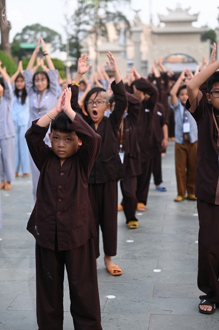 Starting the Temporary Ordination Retreat for Children in Summer with the theme Sowing compassion seeds