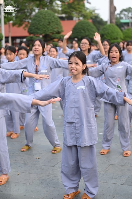 Starting the Temporary Ordination Retreat for Children in Summer with the theme Sowing compassion seeds