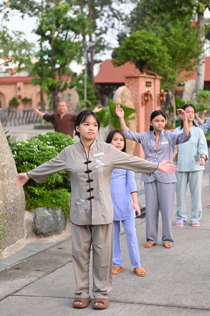 Starting the Temporary Ordination Retreat for Children in Summer with the theme Sowing compassion seeds