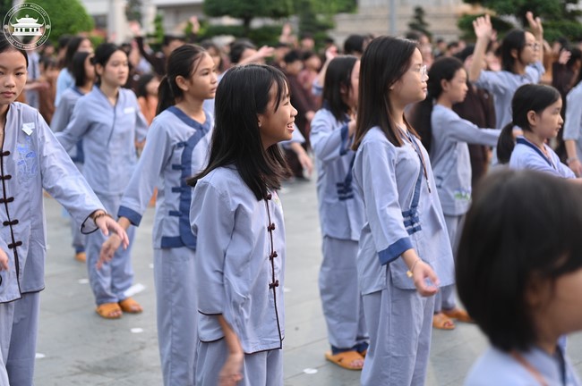 Starting the Temporary Ordination Retreat for Children in Summer with the theme Sowing compassion seeds