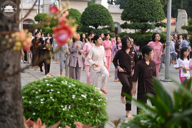 Starting the Temporary Ordination Retreat for Children in Summer with the theme Sowing compassion seeds