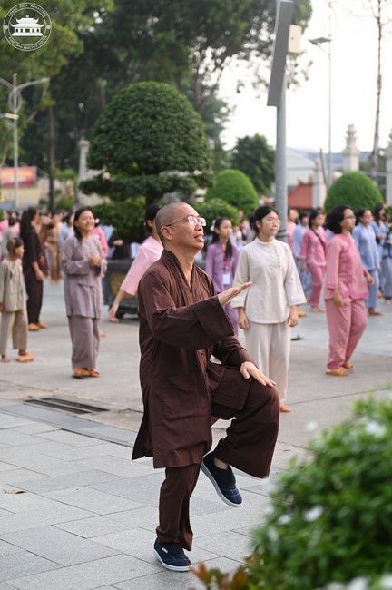 Starting the Temporary Ordination Retreat for Children in Summer with the theme Sowing compassion seeds