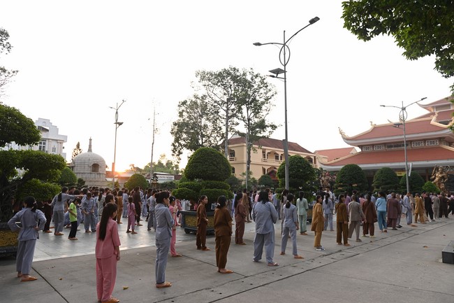 Starting the Temporary Ordination Retreat for Children in Summer with the theme Sowing compassion seeds