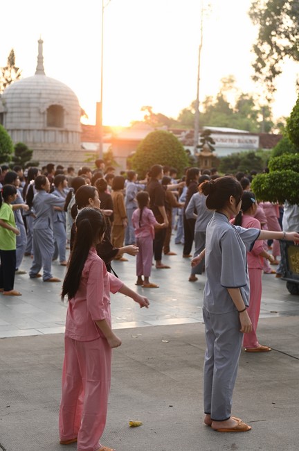 Starting the Temporary Ordination Retreat for Children in Summer with the theme Sowing compassion seeds