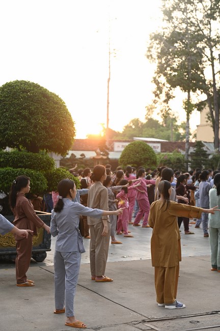 Starting the Temporary Ordination Retreat for Children in Summer with the theme Sowing compassion seeds