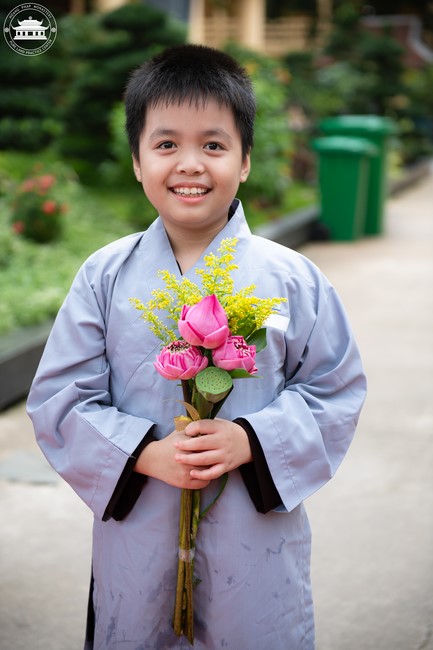 Starting the Temporary Ordination Retreat for Children in Summer with the theme Sowing compassion seeds