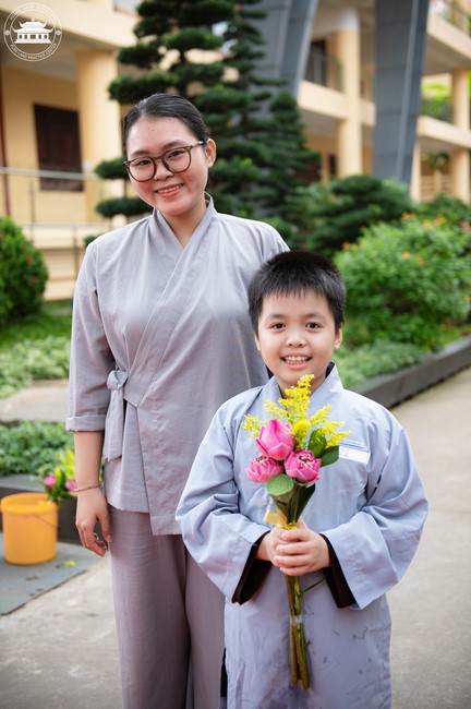 Starting the Temporary Ordination Retreat for Children in Summer with the theme Sowing compassion seeds