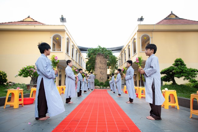 Starting the Temporary Ordination Retreat for Children in Summer with the theme Sowing compassion seeds