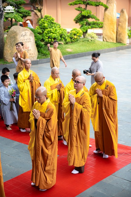 Starting the Temporary Ordination Retreat for Children in Summer with the theme Sowing compassion seeds