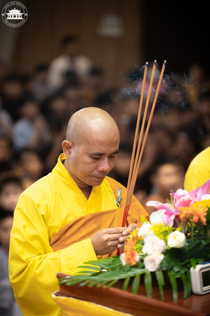 Starting the Temporary Ordination Retreat for Children in Summer with the theme Sowing compassion seeds