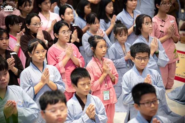 Starting the Temporary Ordination Retreat for Children in Summer with the theme Sowing compassion seeds