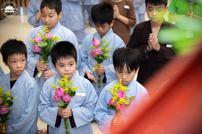 Starting the Temporary Ordination Retreat for Children in Summer with the theme Sowing compassion seeds