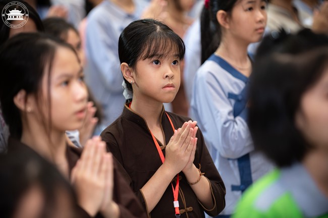 Starting the Temporary Ordination Retreat for Children in Summer with the theme Sowing compassion seeds