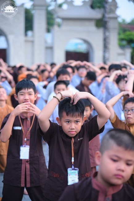 Starting the Temporary Ordination Retreat for Children in Summer with the theme Sowing compassion seeds