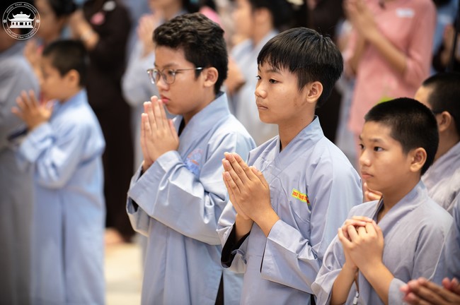 Starting the Temporary Ordination Retreat for Children in Summer with the theme Sowing compassion seeds