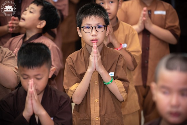 Starting the Temporary Ordination Retreat for Children in Summer with the theme Sowing compassion seeds