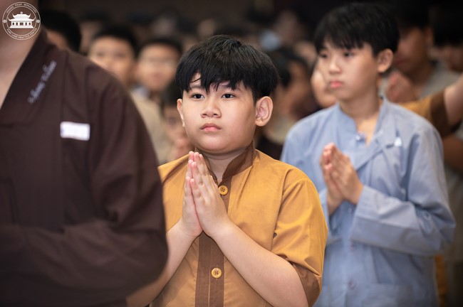 Starting the Temporary Ordination Retreat for Children in Summer with the theme Sowing compassion seeds