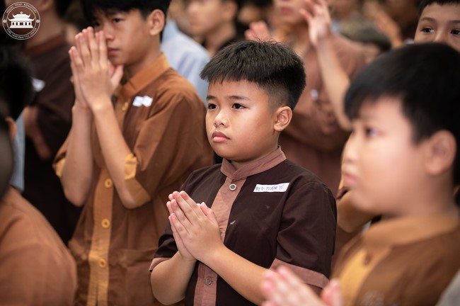 Starting the Temporary Ordination Retreat for Children in Summer with the theme Sowing compassion seeds