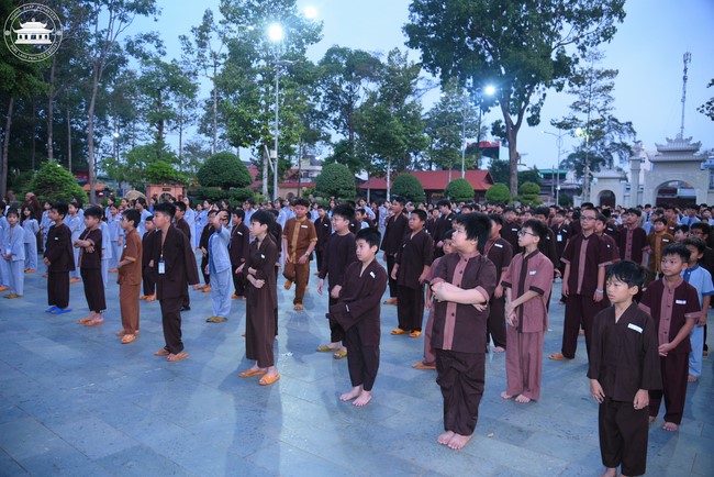 Starting the Temporary Ordination Retreat for Children in Summer with the theme Sowing compassion seeds