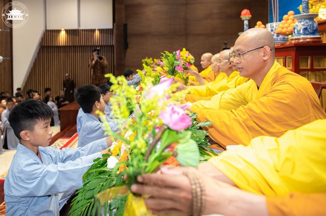 Starting the Temporary Ordination Retreat for Children in Summer with the theme Sowing compassion seeds