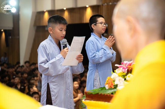 Starting the Temporary Ordination Retreat for Children in Summer with the theme Sowing compassion seeds