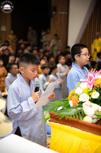 Starting the Temporary Ordination Retreat for Children in Summer with the theme Sowing compassion seeds