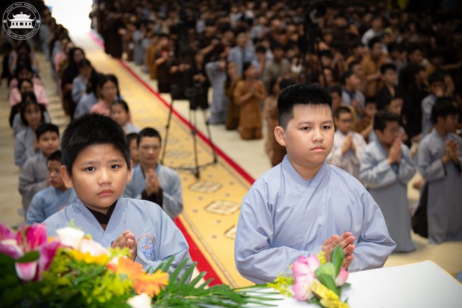 Starting the Temporary Ordination Retreat for Children in Summer with the theme Sowing compassion seeds