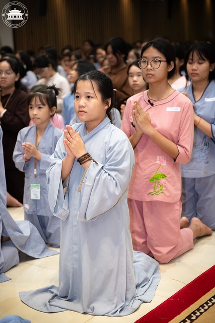 Starting the Temporary Ordination Retreat for Children in Summer with the theme Sowing compassion seeds