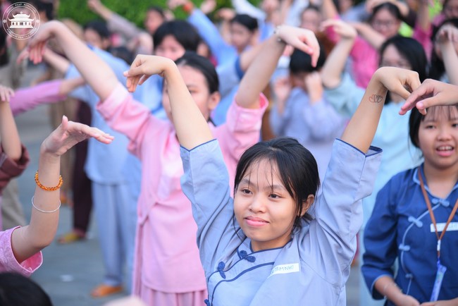 Starting the Temporary Ordination Retreat for Children in Summer with the theme Sowing compassion seeds